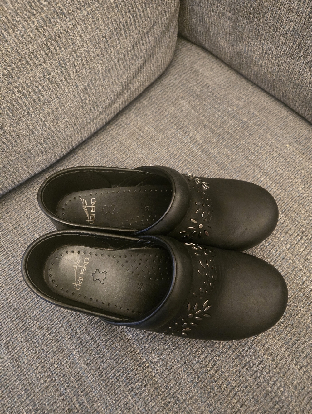 Dansko Black Oiled Metal Floral Patricia Professional Stapled Clogs Size 39 - Picture 2 of 10